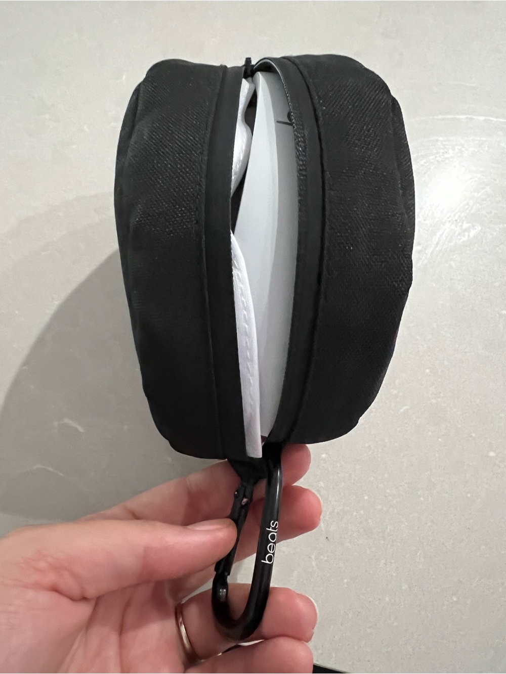 Beats by Dre On-Ear Headphones in White and silver with Black Case - Picture 5 of 5